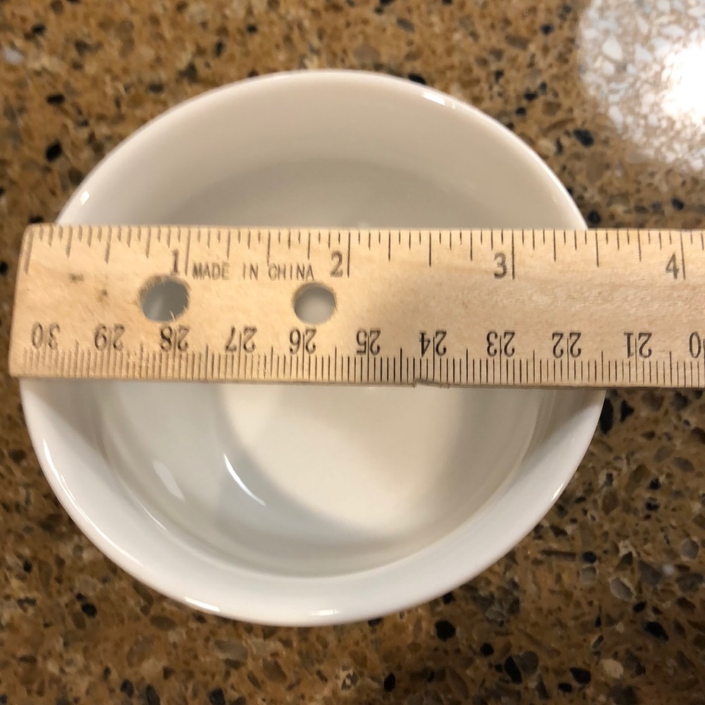3 white ceramic Ramekins - Picture 4 of 5